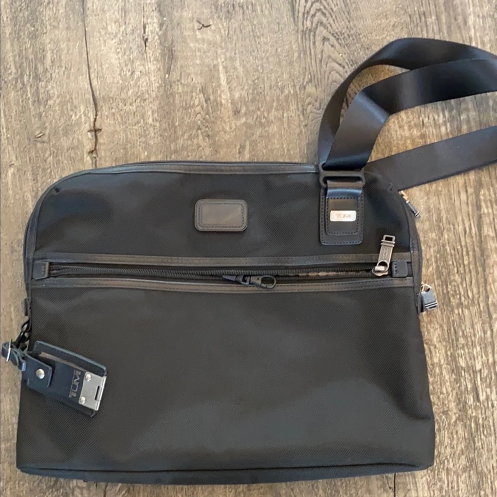 TUMI NEVER USED laptop shoulder bag